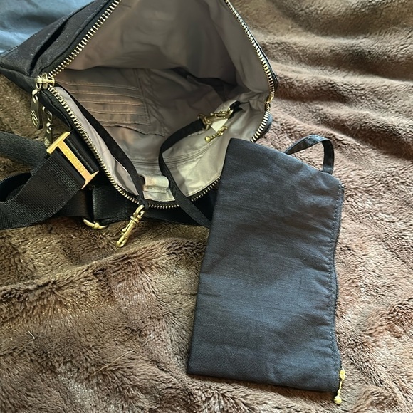 BAGGALLINI Black with Gold Crossbody Bag - Picture 6 of 11